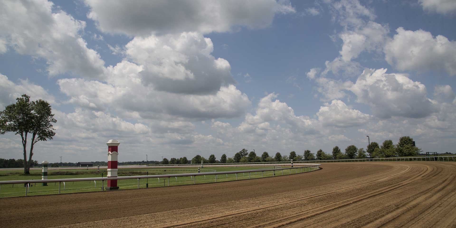 A wide shot of one of Keeneland’s dirt tracks.