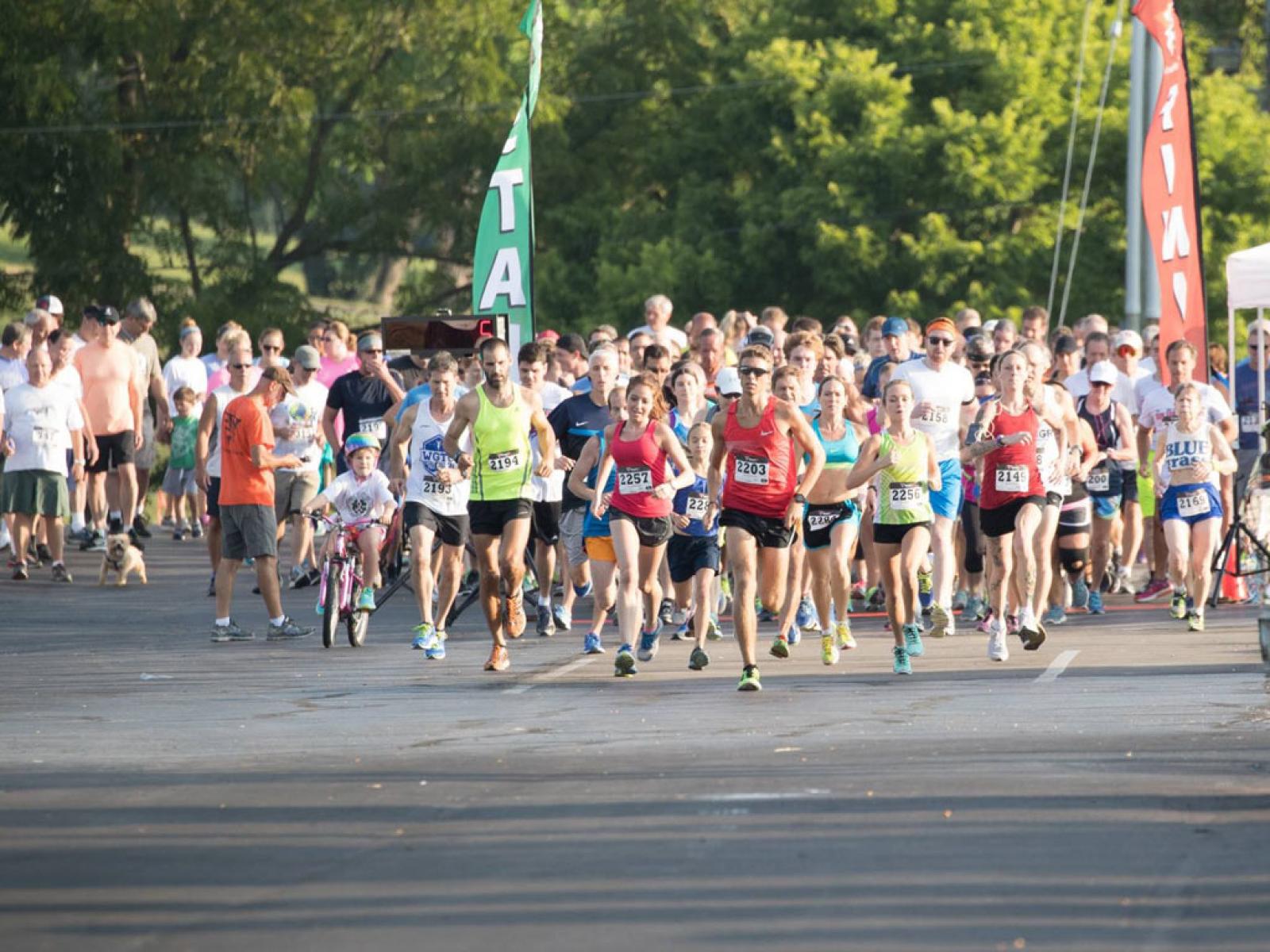A crowd of runners starting a race