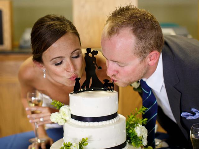 Amanda & Alex eating wedding cake